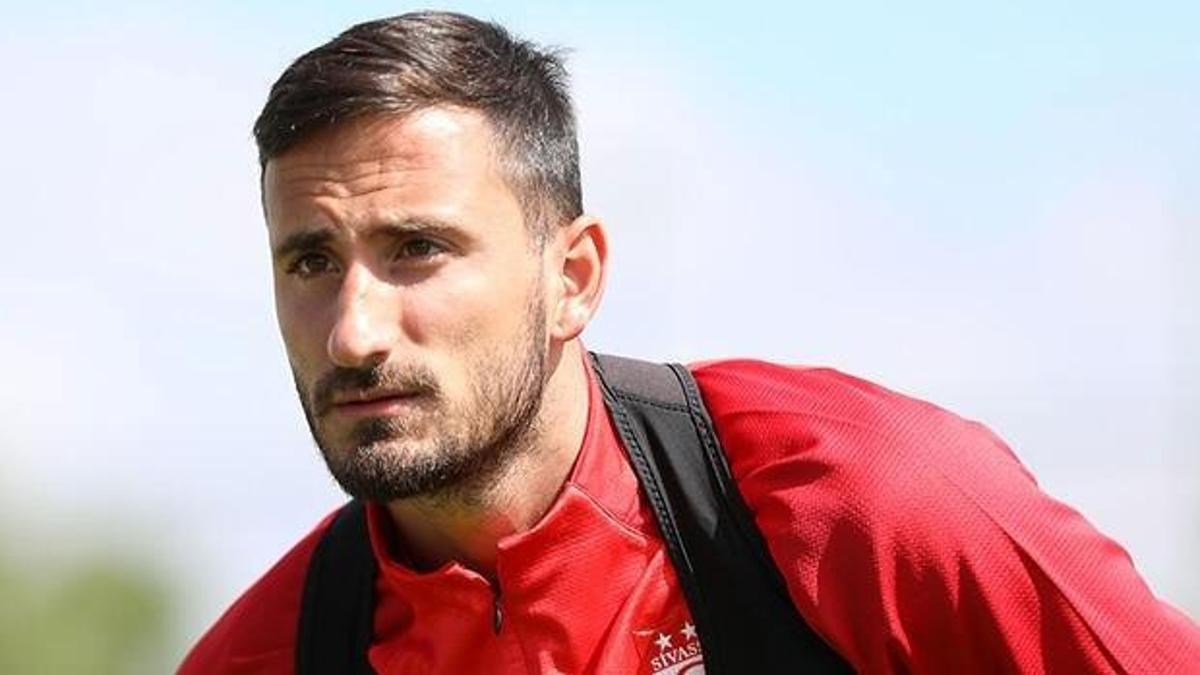 Sivasspor'da Erdoğan Yeşilyurt trafik kazası geçirdi!