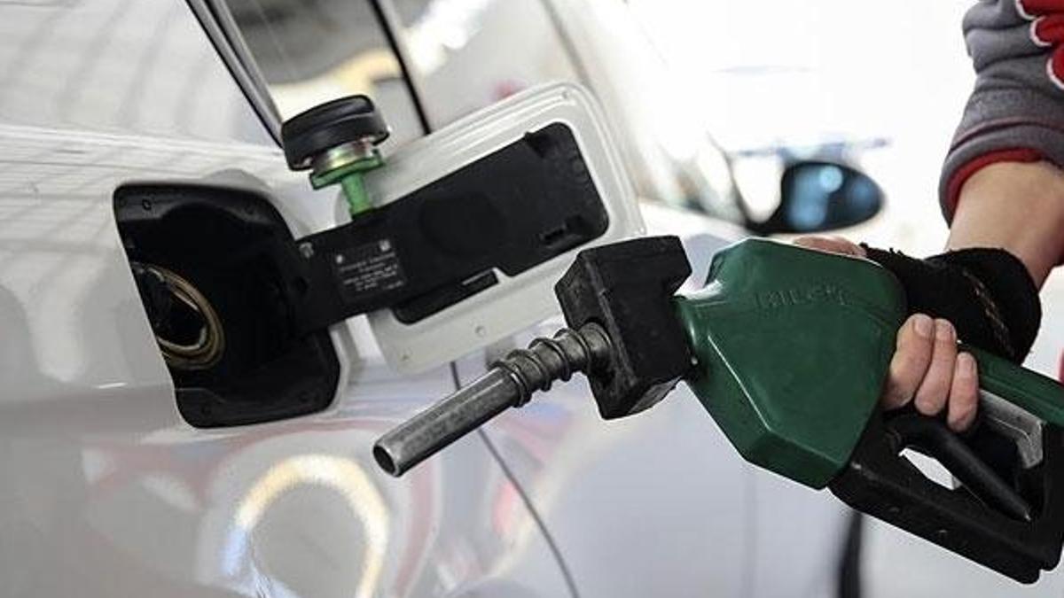 Benzine 11 kuruş indirim geldi! Bu geceden itibaren...