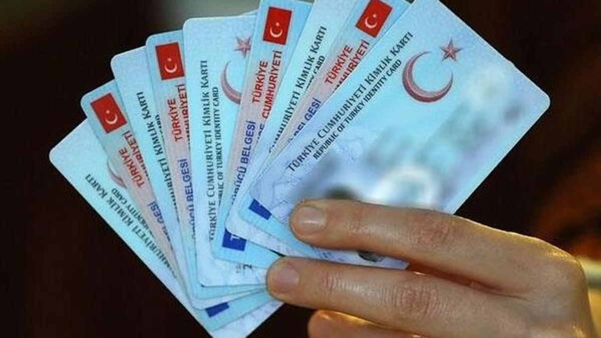 Kimlik ve ehliyette yeni dönem! Cuma günü başlıyor artık...