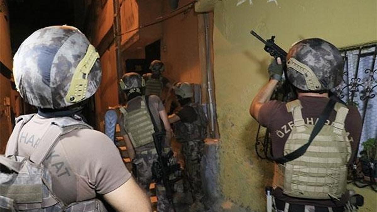 Adana'da suç şebekesine şafak operasyonu