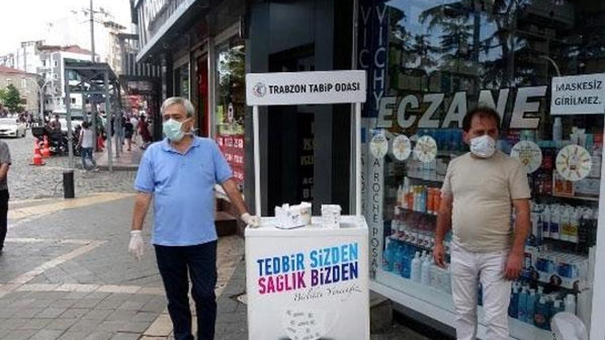 Salgın tedbirleri hatırlatıldı ücretsiz maske dağıtıldı