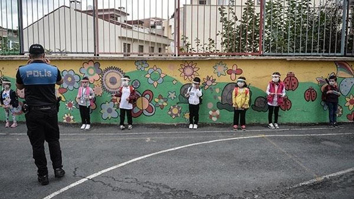 Anaokulu ve birinci sınıflar ders başı yaptı! İşte İstanbul'da ilk okul günü...
