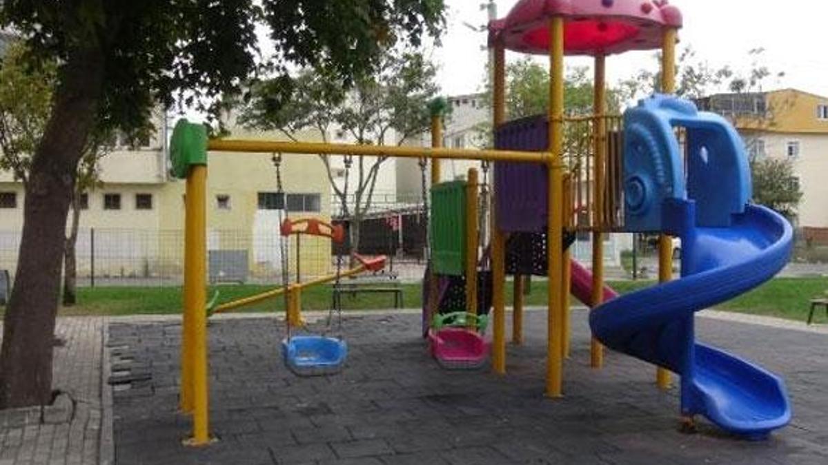 Çocuk parkında iğrenç olay! Zabıta linçten zor kurtardı