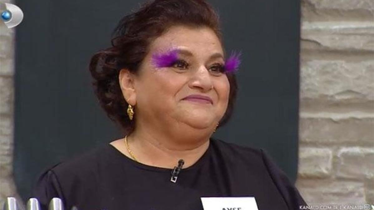 Ayşe Hanımın kirpikleri olay oldu!