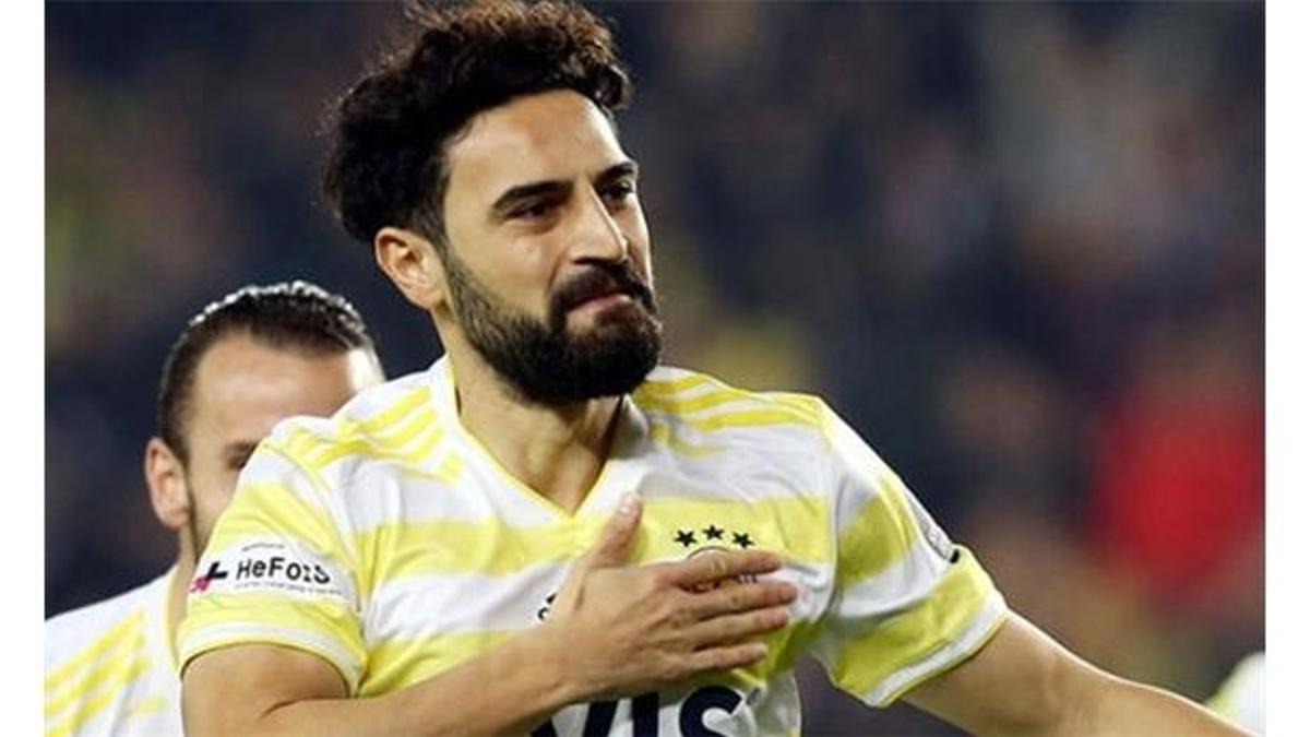 Fenerbahçe'den ayrılan Mehmet Ekici, Galatasaray'dan haber bekliyor