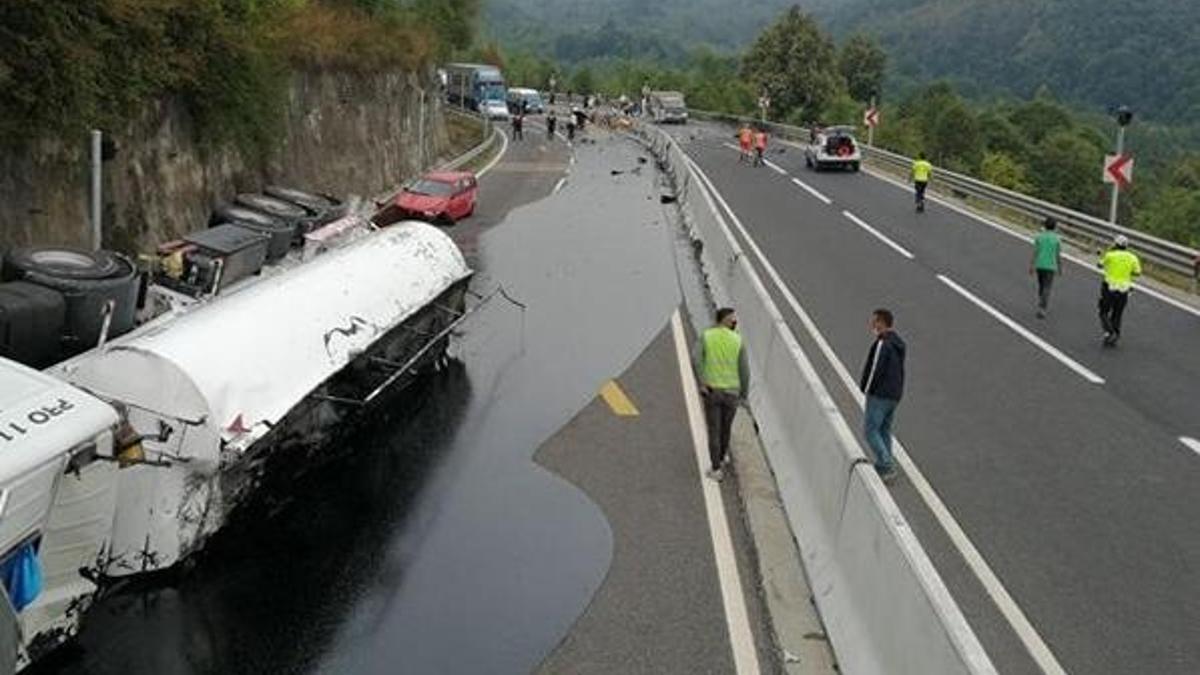 Zift yüklü tanker devrildi, Bolu Dağı ulaşıma kapandı