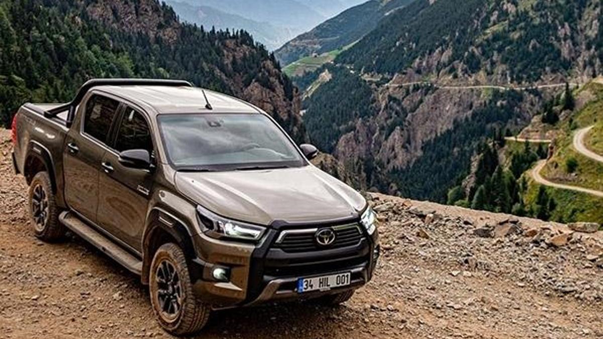 Yeni Toyota Hilux Türkiye'de yola çıktı
