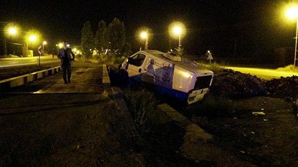 Filyasyon ekibini taşıyan minibüs bekçi kulübesine çarptı!