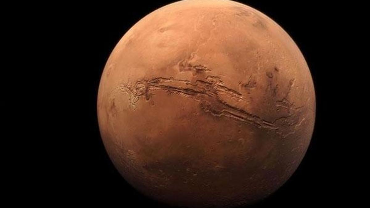 Mars'ın güney kutbunda yer altında tuzlu su gölünün yanı sıra göletler bulunuyor olabilir