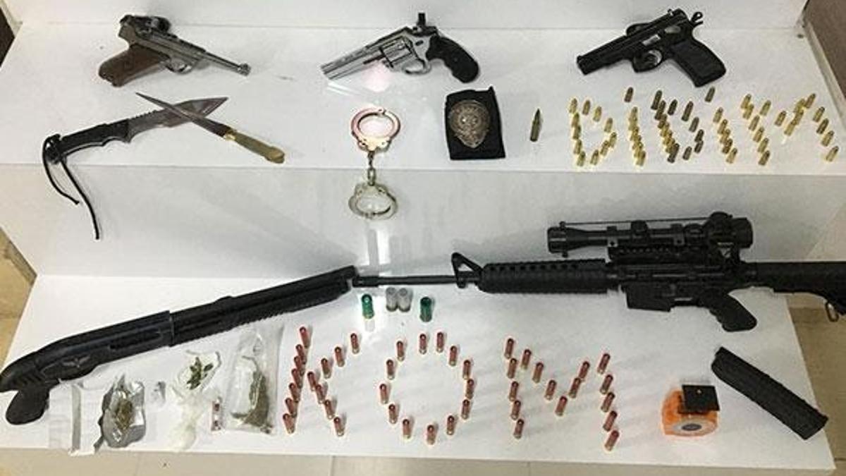 Aydın'da uyuşturucu tacirlerinin evinden cephanelik çıktı