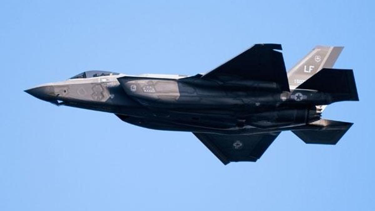 ABD'de yakıt ikmail yapan F-35 savaş uçağı düştü