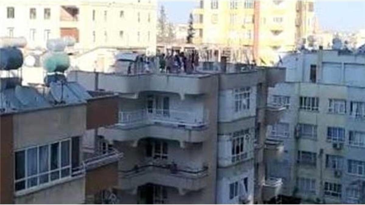Apartman çatısında şoke eden görüntü!