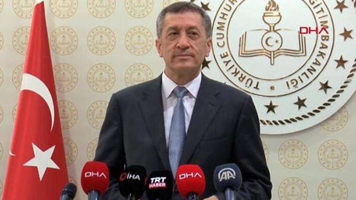 Hangi sınıflara okullar açılacak? Okullar haftada kaç gün olacak? Bakan Selçuk'tan yüz yüze eğitim açıklaması!