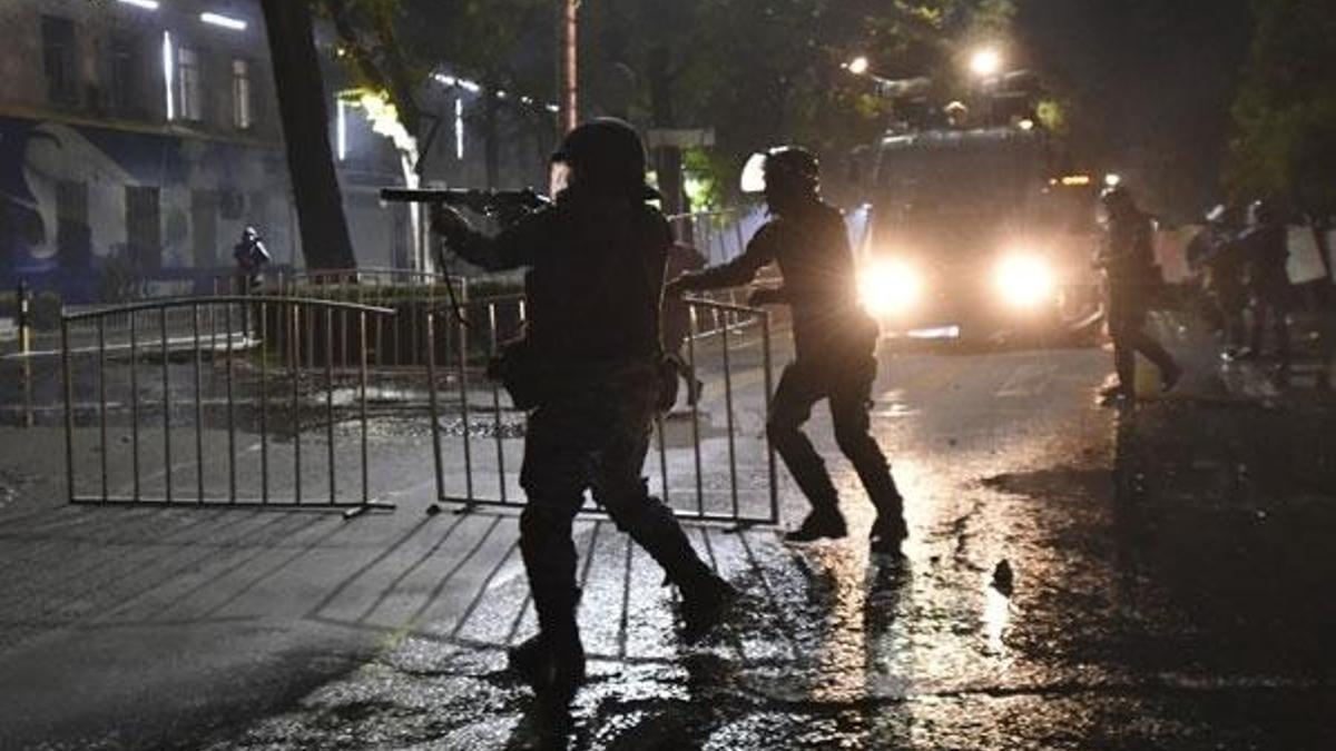 Kırgızistan'da Başbakan ve Meclis Başkanı istifa etti