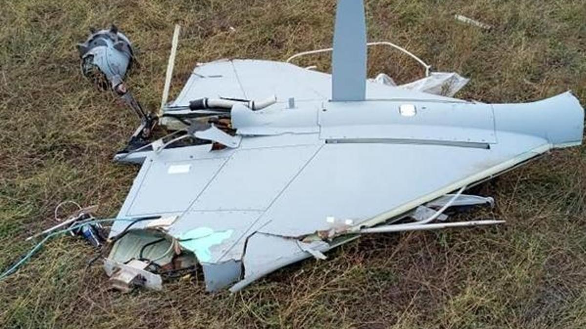 Azerbaycan ordusu Ermeni güçlerine ait kamikaze drone'u düşürdü