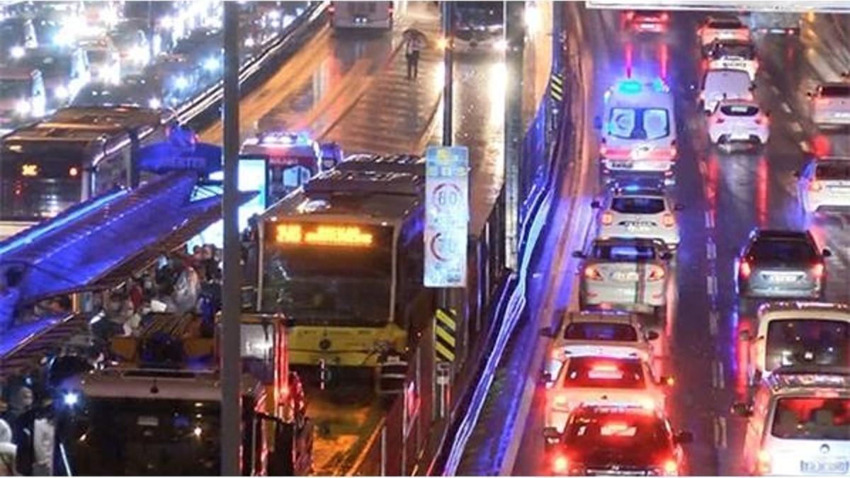 Merter'de metrobüs kazası! 7 kişi yaralandı