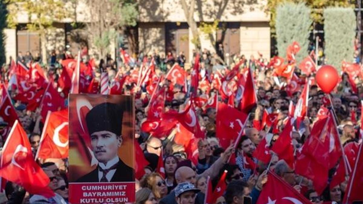Cumhuriyet Bayramı kaç gün tatil? 29 Ekim resmi tatil mi? tatil mi? 29 Ekim Cumhuriyet hangi gün, ne zamana denk geliyor?