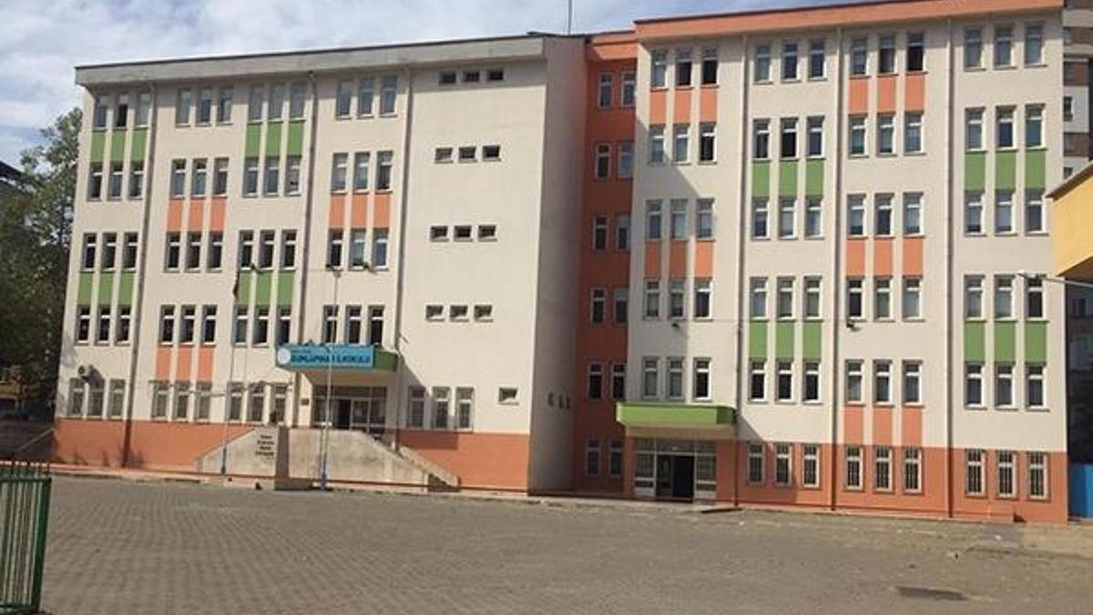 Öğretmen ve öğrencide corona virüs çıktı, 30 öğrenci karantinada