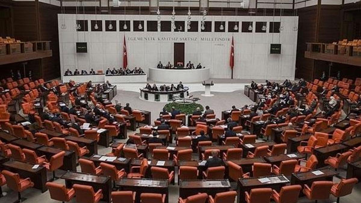 Yeni parti kuruluyor! Adı ve genel başkanı...