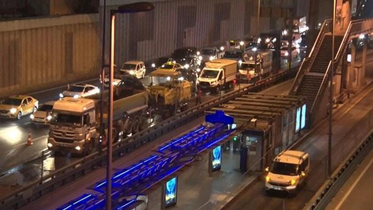Edirnekapı metrobüs durağında yenileme çalışması