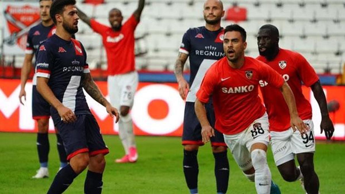 Antalya'da 4 kırmızı kart 2 gol
