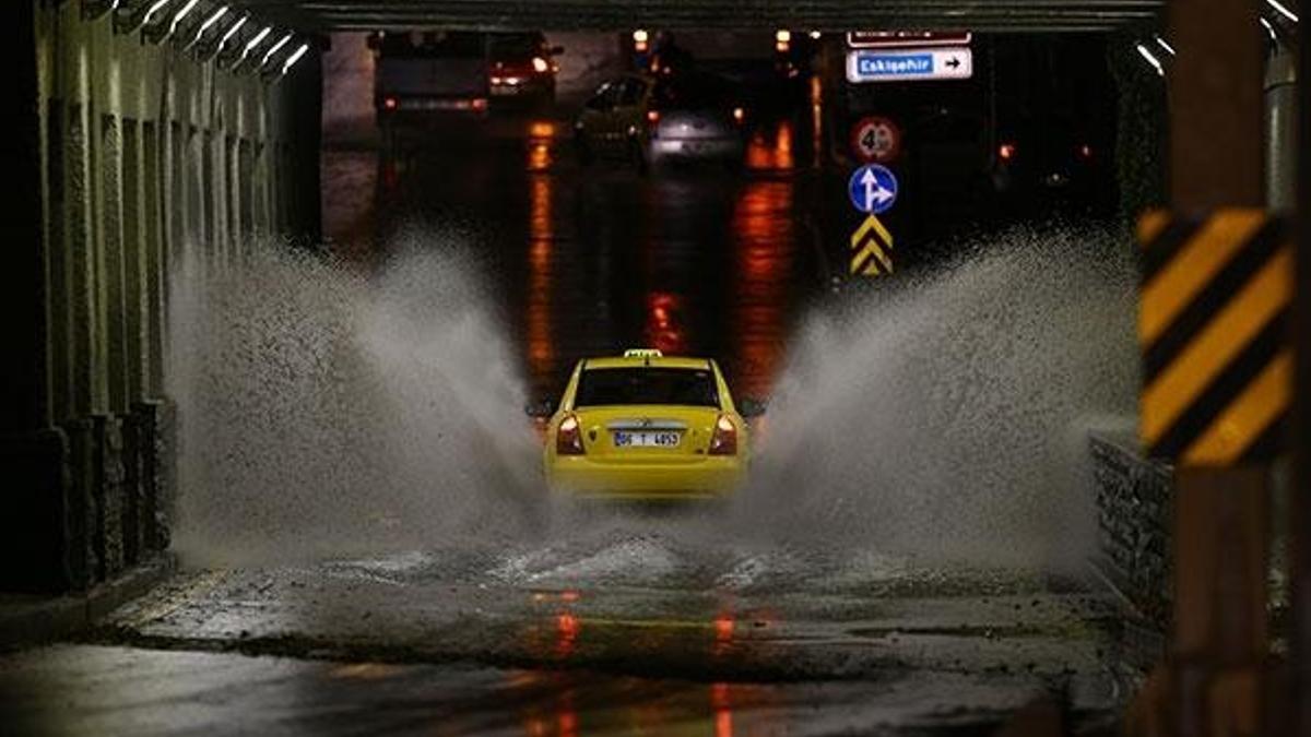 Meteoroloji Ankara'yı uyarmıştı! 10 dakikada hayat felç oldu