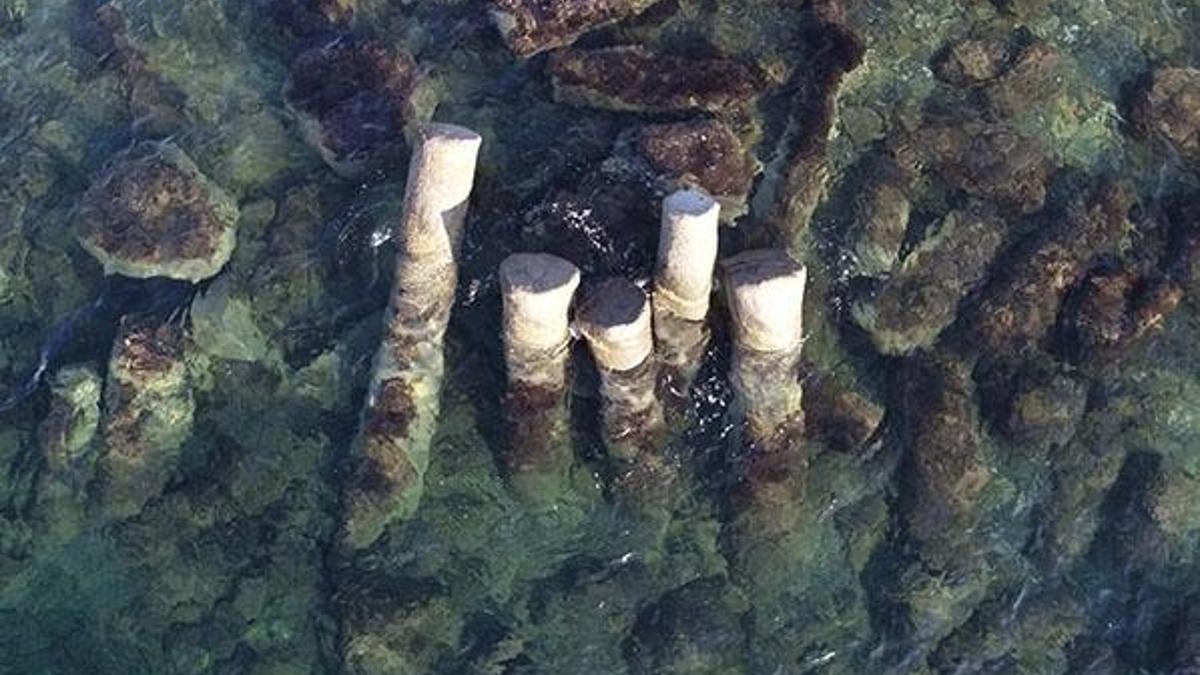 Denizdeki 2 bin yıllık granit sütunlar ilgi görüyor