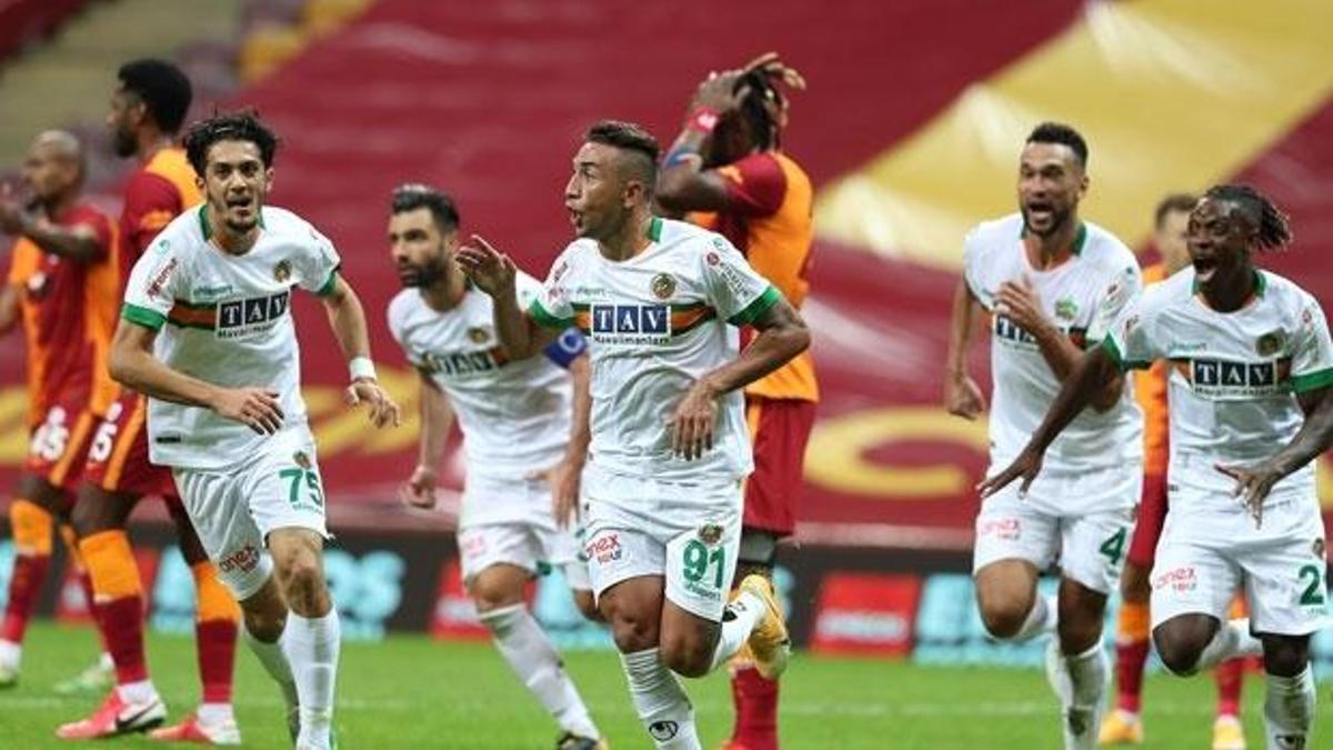 Rıdvan Dilmen yenilen gollerde Fatih Öztürk'ü hatalı buldu