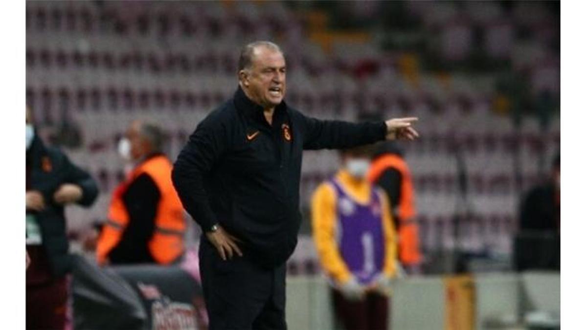 Taç için birbirlerine girdiler!