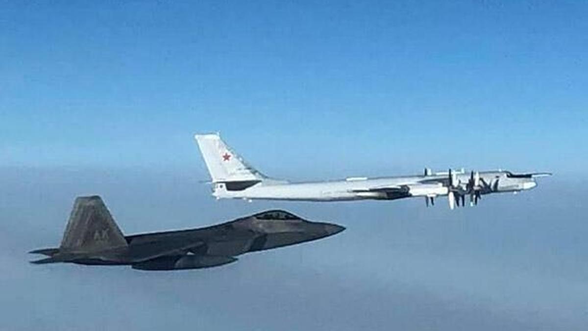 ABD jetleri Rus savaş uçağının önünü kesti!