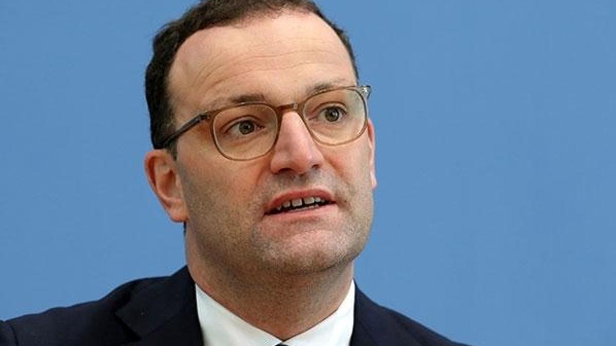 Almanya Sağlık Bakanı Spahn corona virüse yakalandı