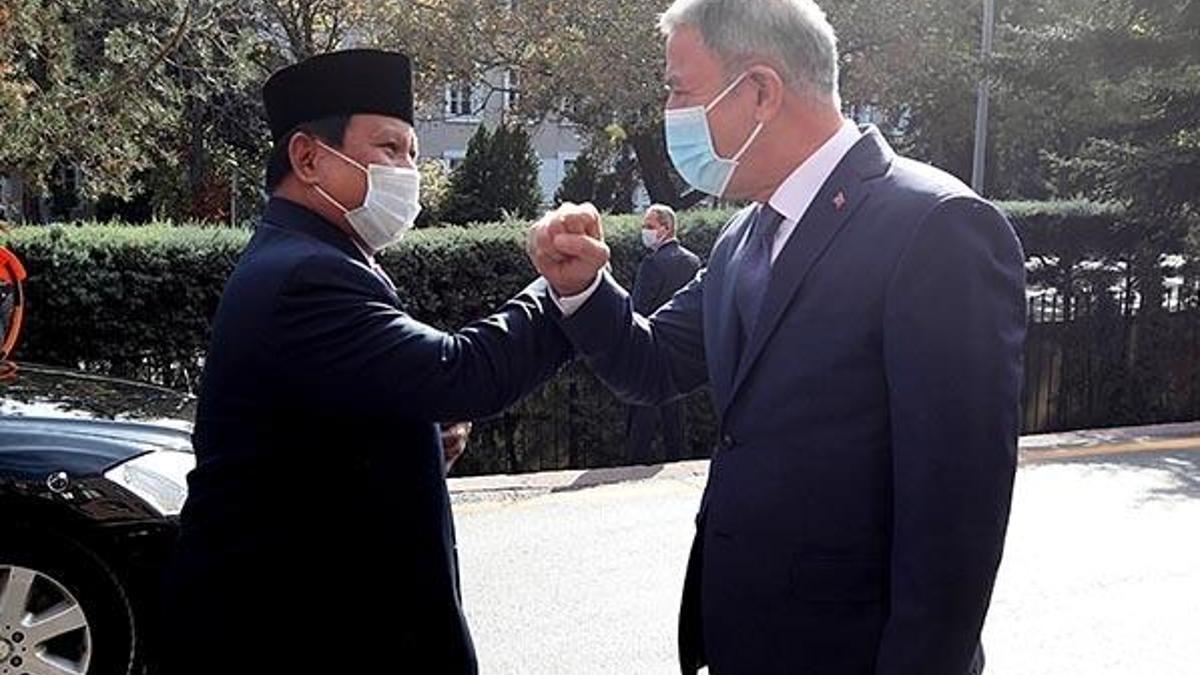 Bakan Akar, Endonezya Savunma Bakanı ile görüştü