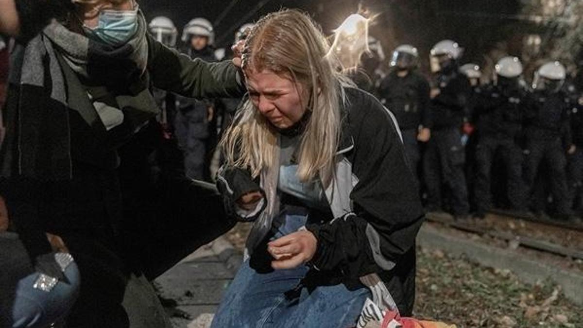 Kürtaj yasağı Polonya'yı karıştırdı! Polis biber gazı kullandı, 15 kişi gözaltında