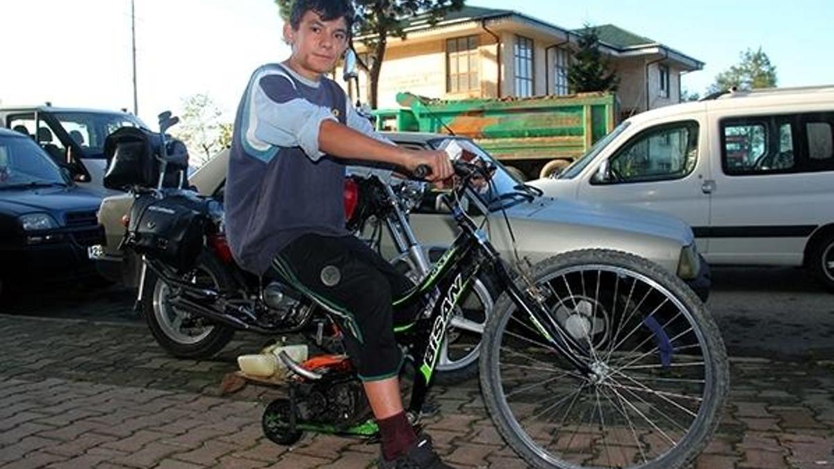 Ağaç motorundan moto-bisiklet yaptı