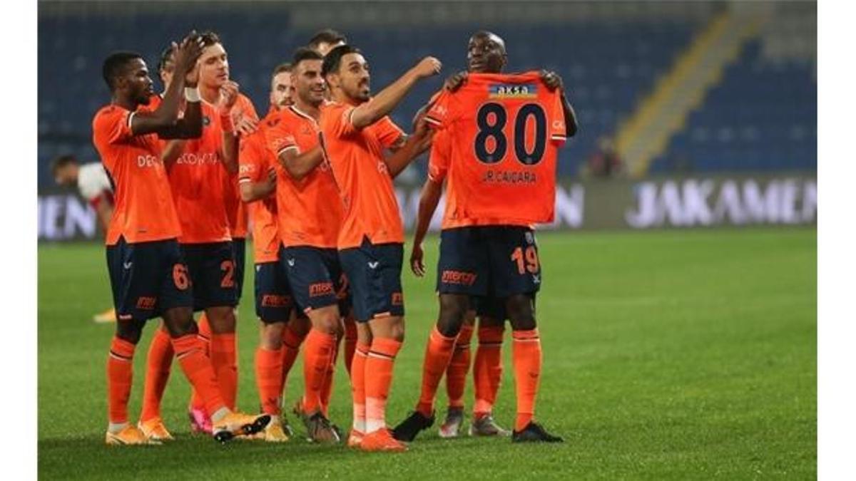 Başakşehir ilk yarıda maçı bitirdi