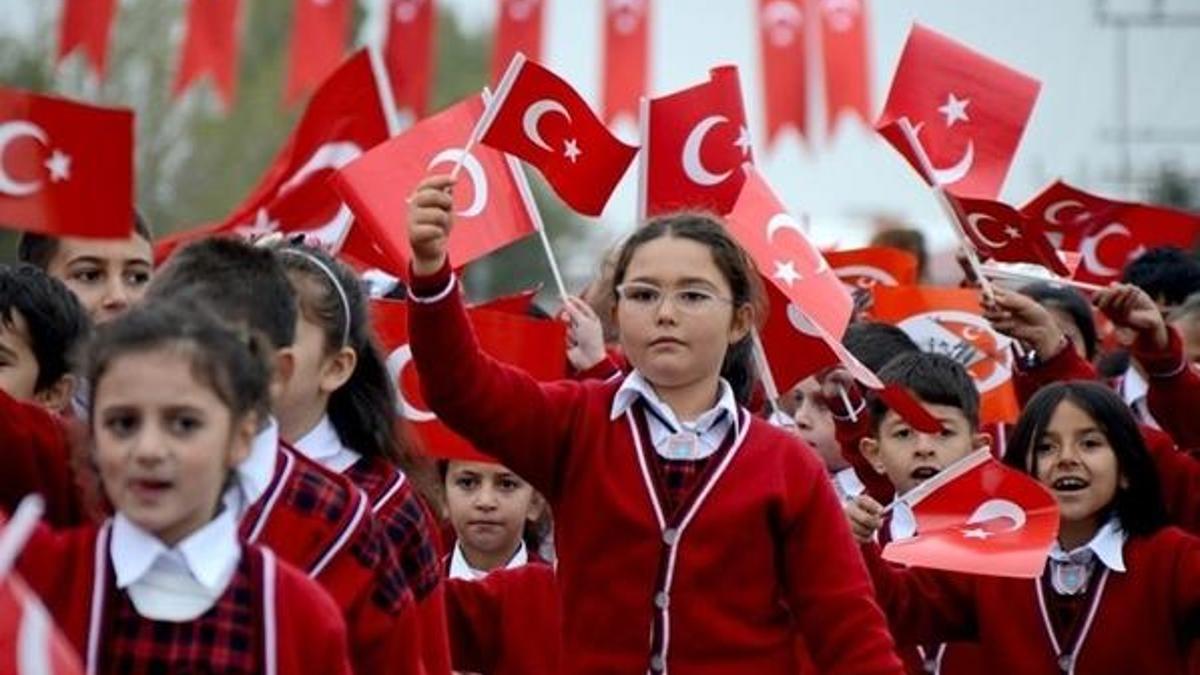 28 Ekim yarım gün mü? 28 Ekim tatil mi, okullar, eczaneler, kargolar, noterler tam mı yarım gün mü açık olacak?