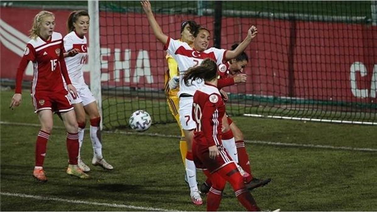 A Milli Kadın Futbol Takımı Rusya'ya 4-2 yenildi