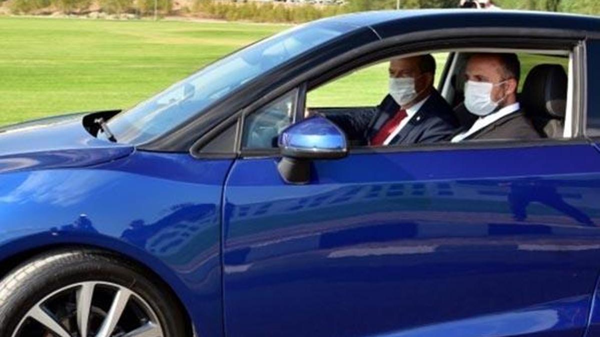 Ersin Tatar KKTC’nin yerli otomobili ile test sürüşü yaptı