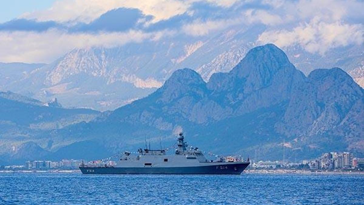 Kınalıada korveti Antalya'da: Görenleri hayran bıraktı