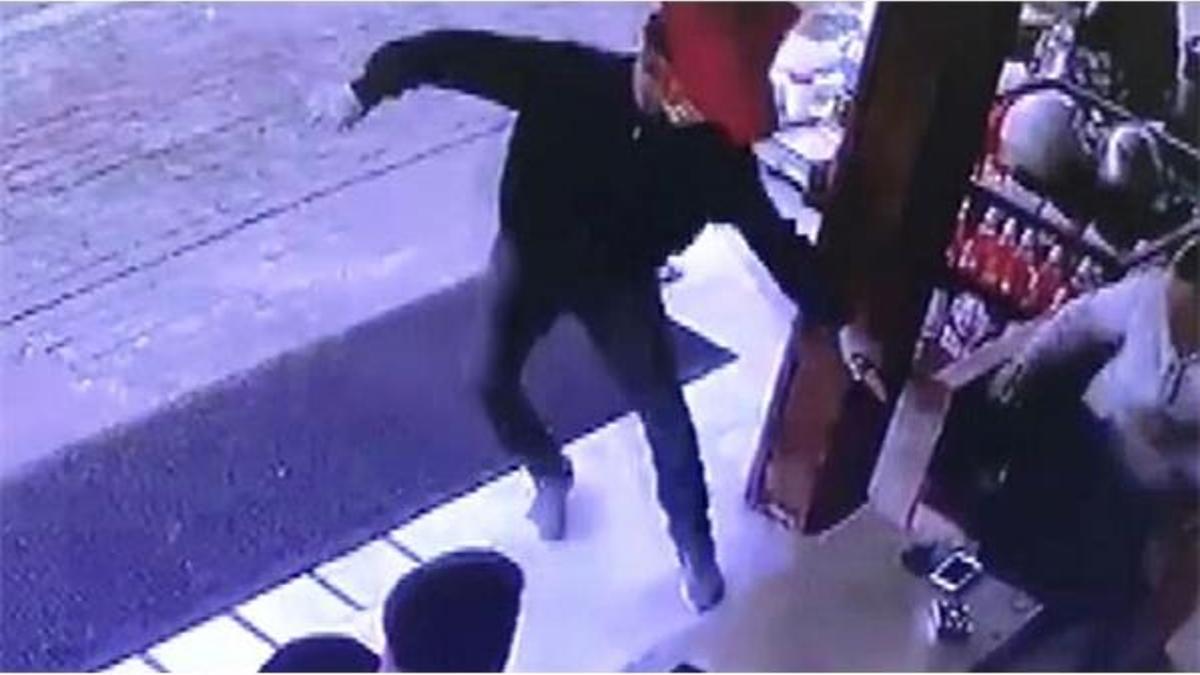 Sokak ortasında dehşet! Herkesin gözü önünde kurşun yağdırdı