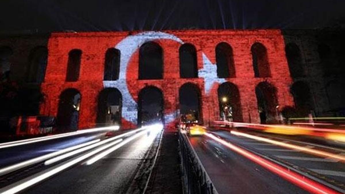 İBB'den Atatürk hologramlı 29 Ekim kutlaması