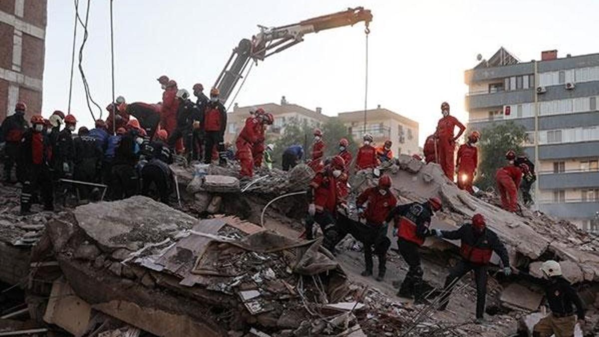 İzmir'deki deprem bölgesinde sıcak gelişme! 52 saat sonra haber var