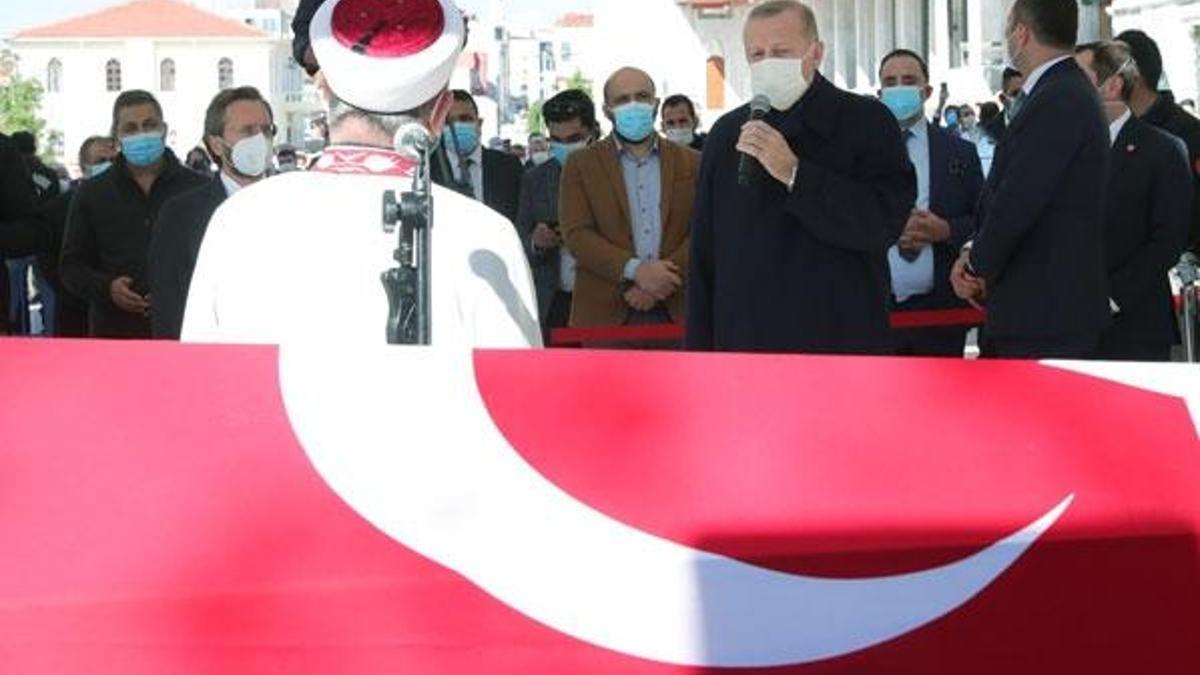 Burhan Kuzu'ya veda! Son yolculuğuna uğurlandı