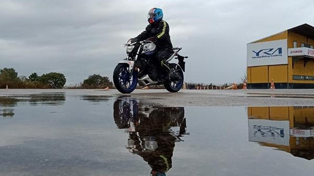 Yağmurda motosiklet kullanırken dikkat