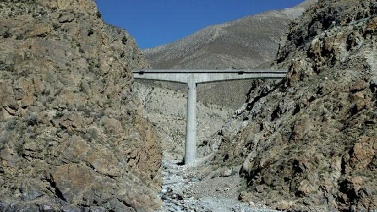 Çin'de köprü yıkıldı: 7 ölü, 5 yaralı