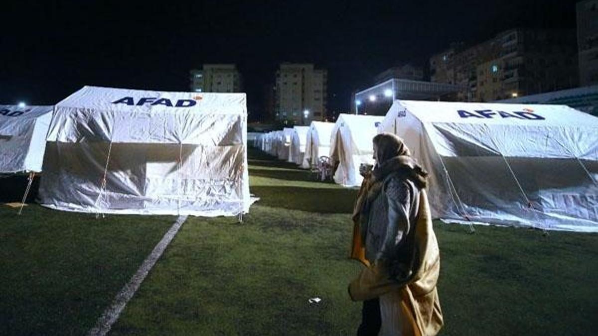 AFAD Başkanı Güllüoğlu'ndan depremzedelere çağrı