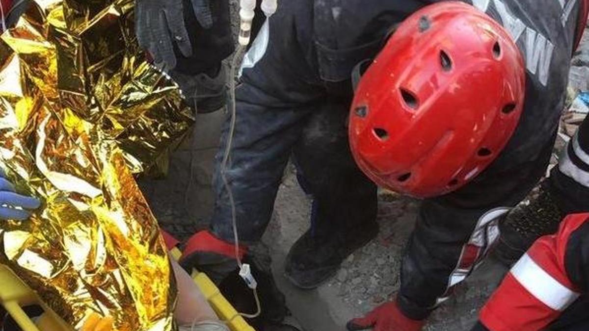 Depremzedelere neden alüminyum yapılır? Alüminyum termal battaniye mi, termal battaniyenin özellikleri…