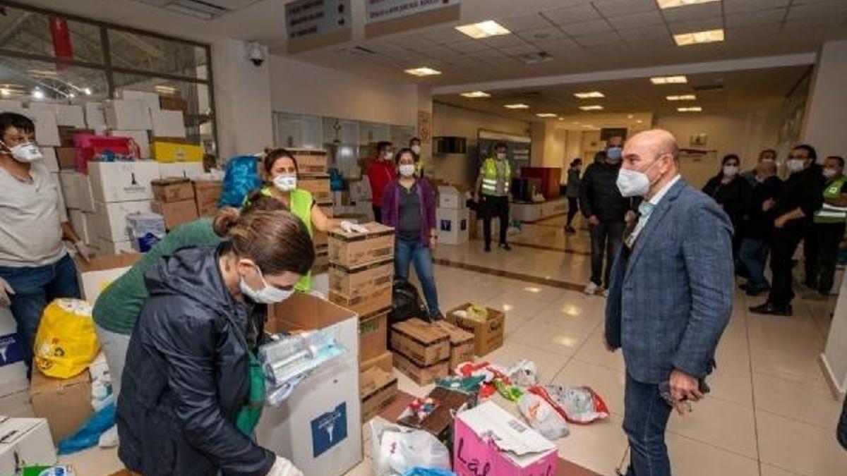 bizizmir deprem yardımı: İzmir Belediyesi deprem yardımı nasıl yapılır? Elimi tutar mısın yemeği, gıda paketi, uyku tulumu paketi ve hijyen paleti yardımı…