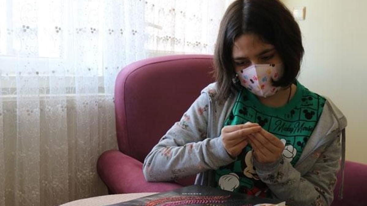Diyaliz hastası Azra, doktor olup çocukları tedavi etmek istiyor
