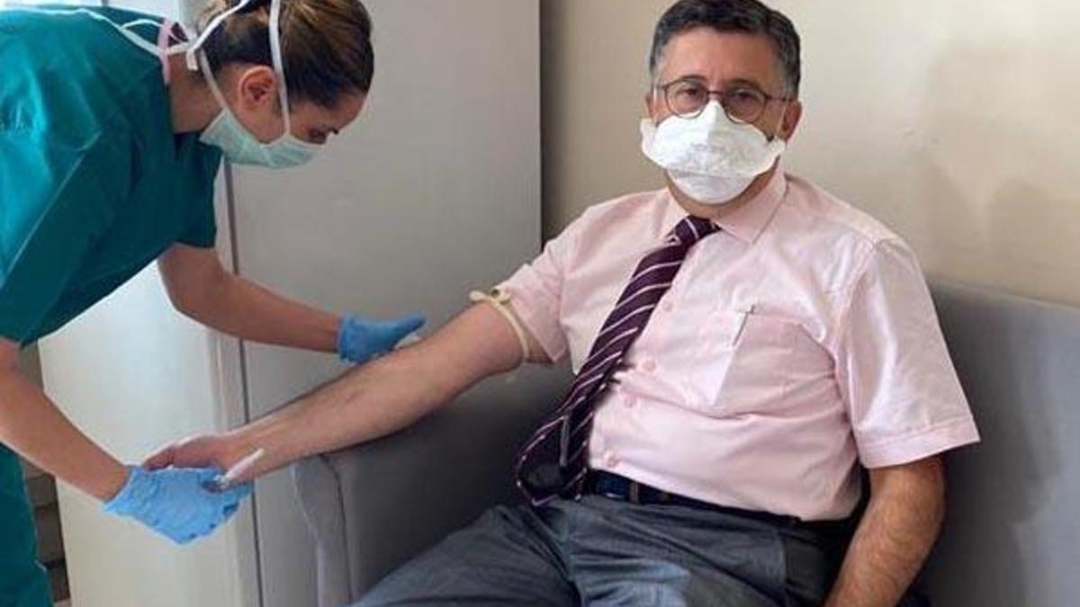 Aşı gönüllüsü profesörden flaş açıklama! 'Karşıt kampanyalar suç, cezası olmalı'